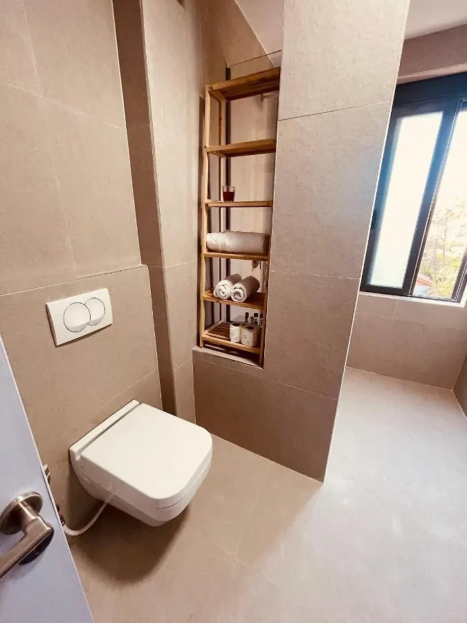 Cheerful 2-Bedroom Apartment In Golem Golem  Albánie