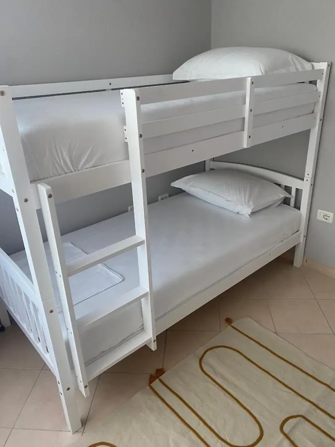 Cheerful 2-Bedroom Apartment In Golem Golem