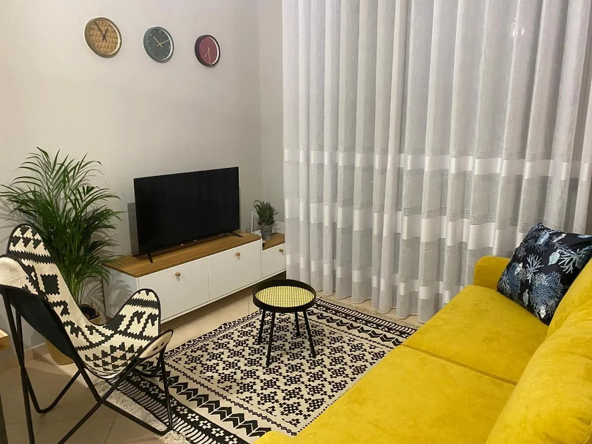 Cheerful 2-Bedroom Apartment In Golem Golem