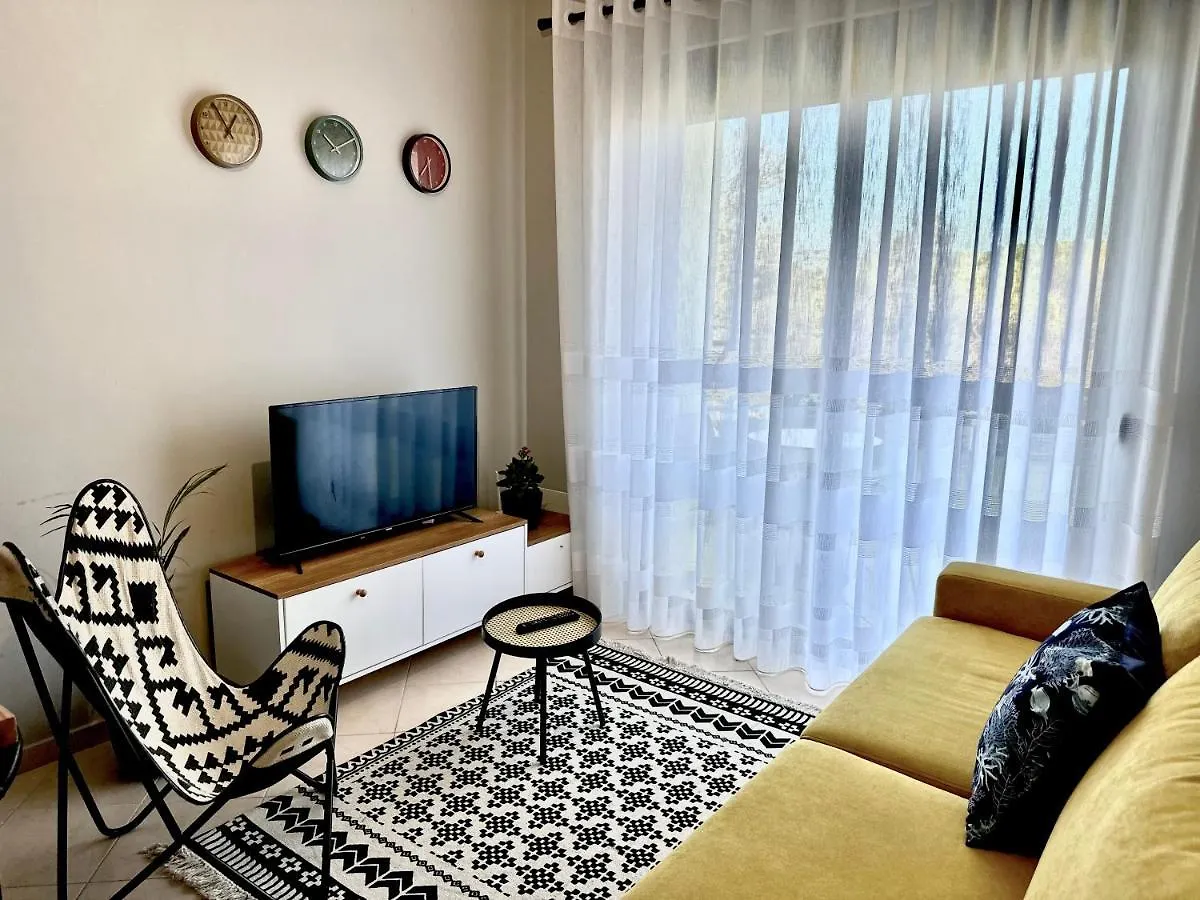 Cheerful 2-Bedroom Apartment In Golem Golem